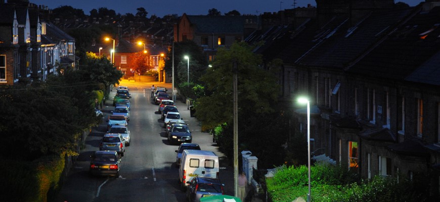 为两个苏格兰议会提供街道照明解决方案